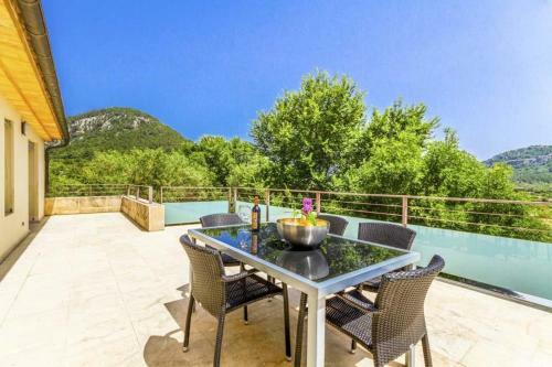 Pollenca Villa Sleeps 10 Pool Air Con Wifi