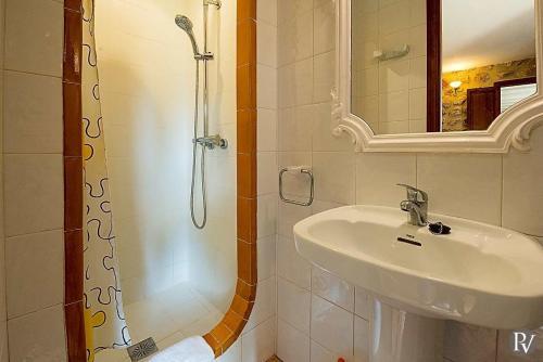 Pollenca Villa Sleeps 8 Pool Air Con Wifi
