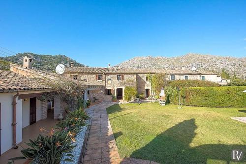 Pollenca Villa Sleeps 8 Pool Air Con Wifi