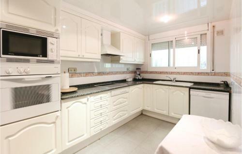 Five-bedroom Holiday Home In Sant Vicenc de Montalt