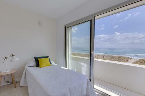 Yupihome Son Serra First Line Villa