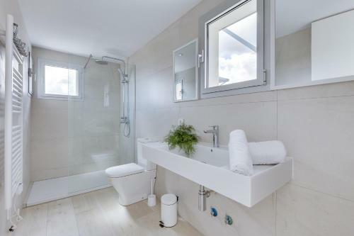 Yupihome Son Serra First Line Villa