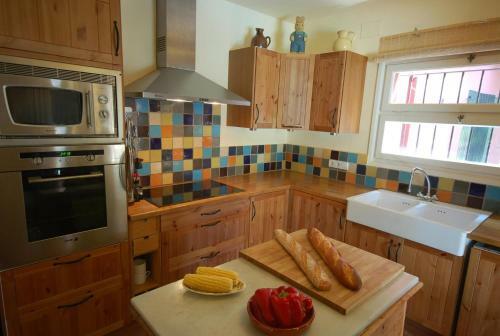 Tamariu Villa Sleeps 6 Pool Wifi