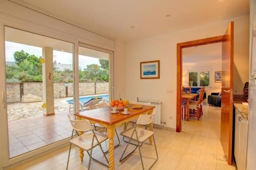 Tamariu Villa Sleeps 6 Pool Wifi