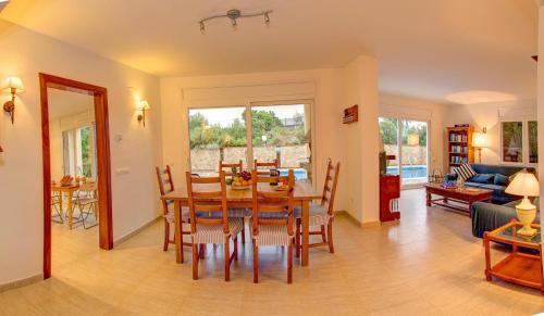 Tamariu Villa Sleeps 6 Pool Wifi