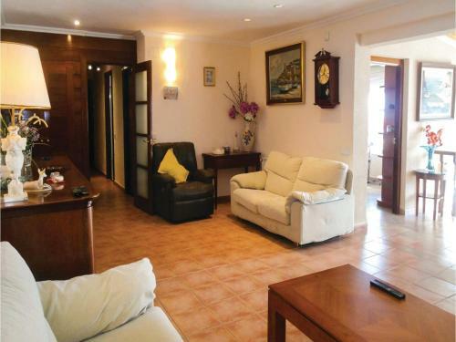 Four-bedroom Holiday Home In Tossa De Mar