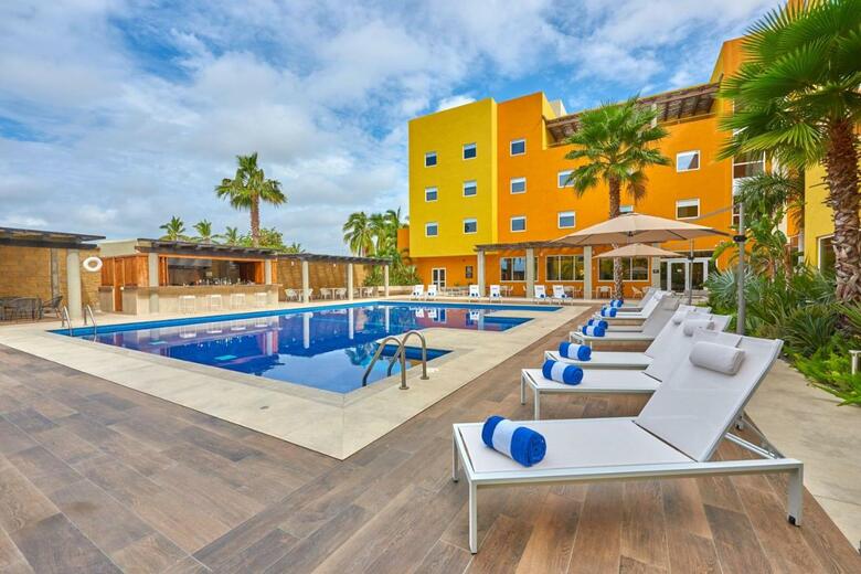 Hotel City Express Suites Cabo San Lucas