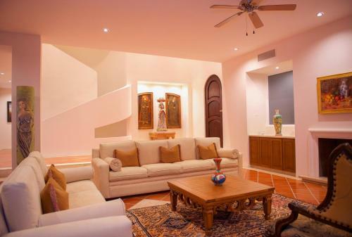 Luxury 5br Villa With Ocean View, Villa Perla De Law