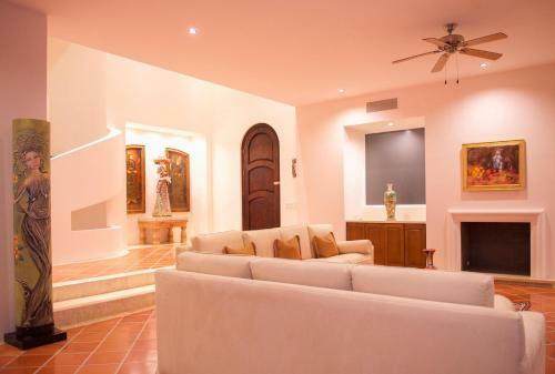 Luxury 5br Villa With Ocean View, Villa Perla De Law