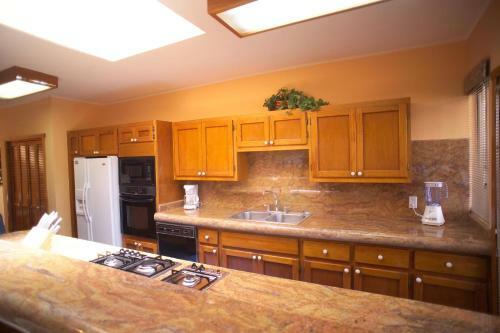 Villa Steps From Beach & Nightlife, Giggling Marlin Ph