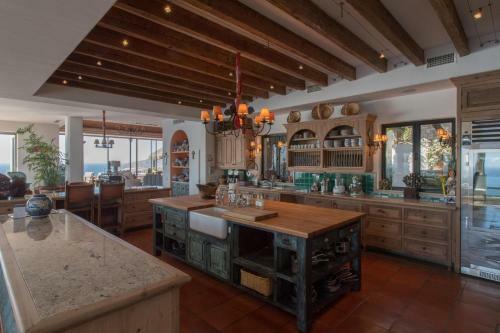 One Of A Kind Oceanfront Villa Turquesa 9br