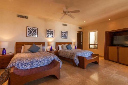 Full Service Stunning Oceanfront At Villa Penasco