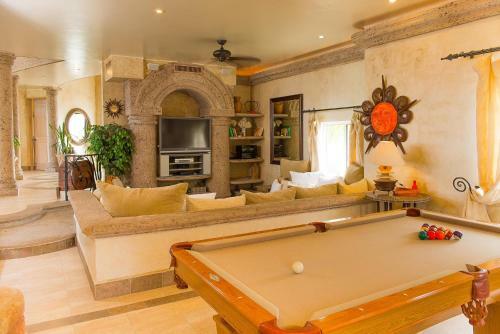 Spacious Cabo Villa For Large Groups, Villa Alegria