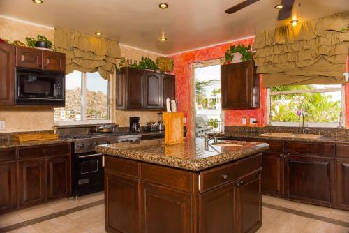 Spacious Cabo Villa For Large Groups, Villa Alegria