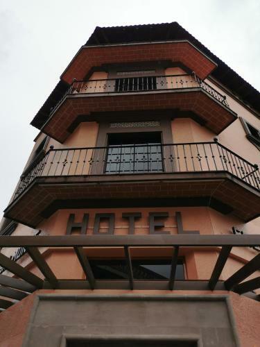 Hotel Salmones