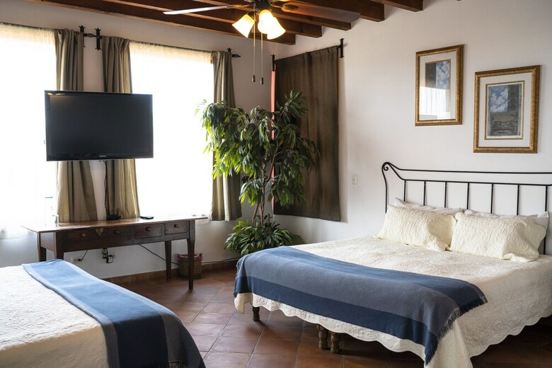 Tadeo Inn Bed & Breakfast
