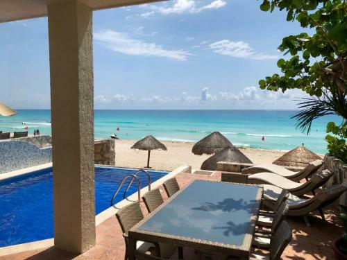 Villa Prime Eight Bedroom Beach House