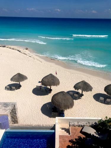 Villa Prime Eight Bedroom Beach House