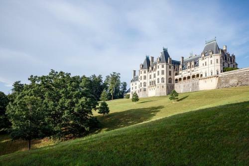 Village Hotel On Biltmore Estate