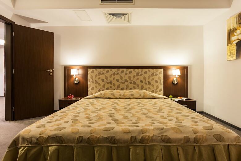 Earth And People Hotel & Spa