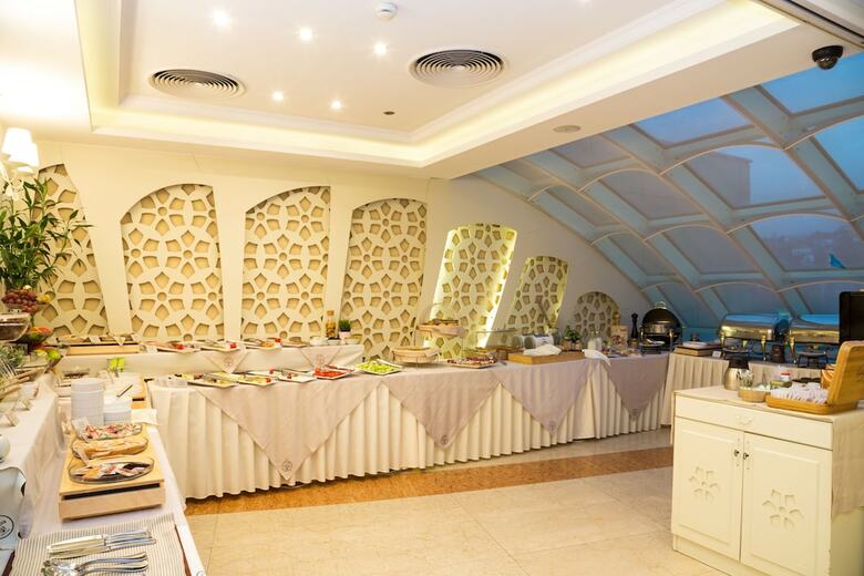 Earth And People Hotel & Spa