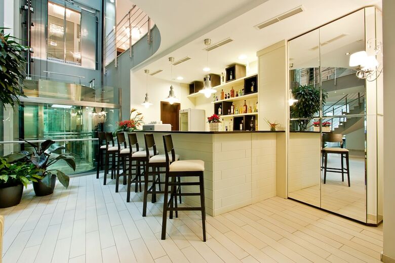Earth And People Hotel & Spa