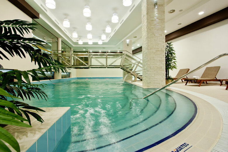 Earth And People Hotel & Spa