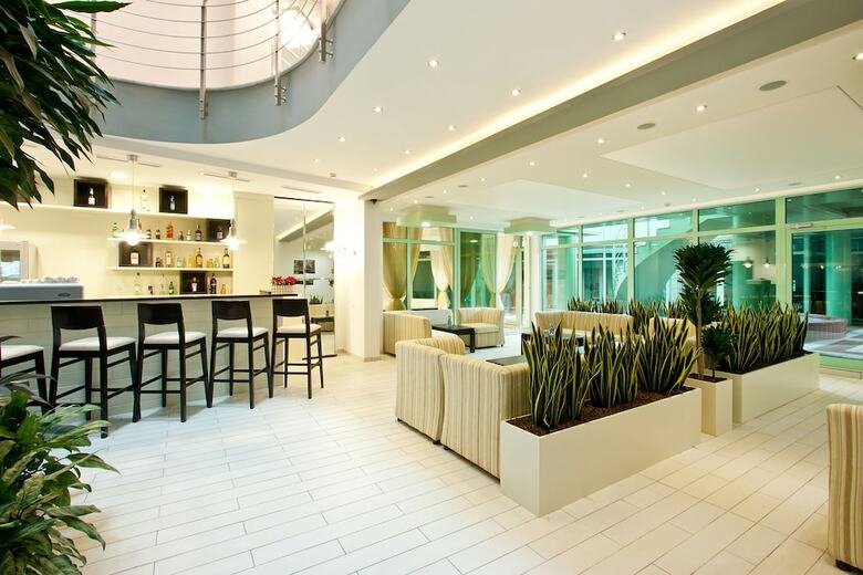 Earth And People Hotel & Spa
