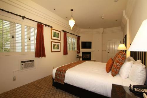 Posada Cypress Inn