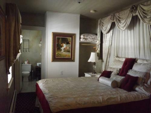 Amid Summer's Inn Bed And Breakfast
