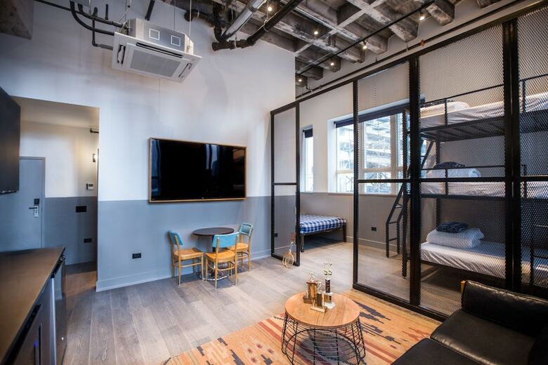 Hotel Fieldhouse Jones Chicago
