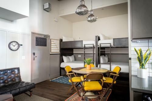 Hotel Fieldhouse Jones Chicago