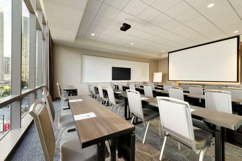 Hotel Hampton By Hilton Chicago Downtown West Loop