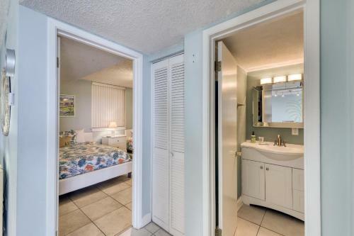 Dolphin Point #406a
