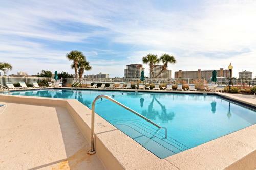 Dolphin Point #406a
