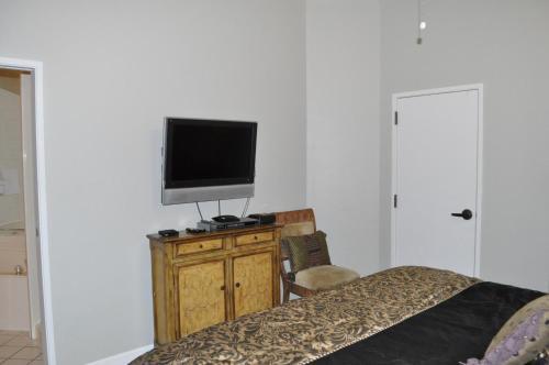 Tides 107 - Flr1 - 2br 2ba - (6)