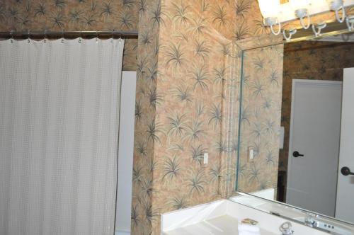 Tides 107 - Flr1 - 2br 2ba - (6)