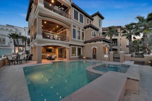 Gigglin Marlin Home