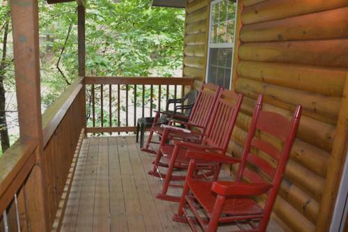 Creekside Getaway