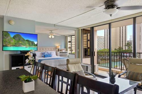 Waikiki Banyan By Darmic