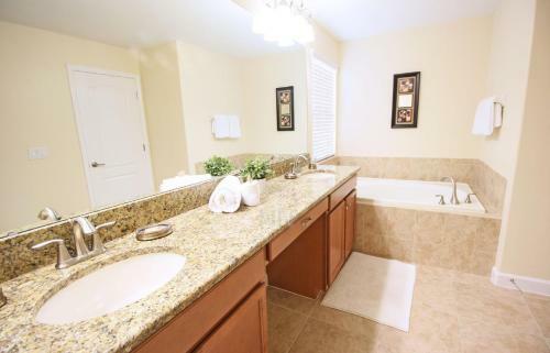 Villa Bismarck Palm Five Bedroom Holiday Home 22