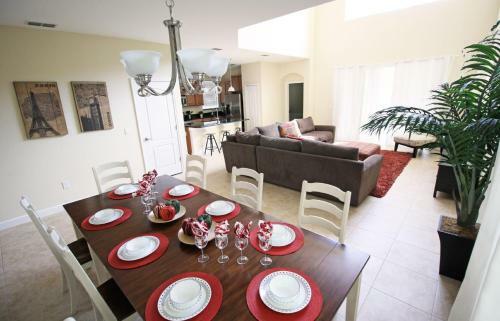 Villa Bismarck Palm Five Bedroom Holiday Home 22