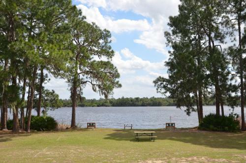 Lake Magic Loft Cottage 13