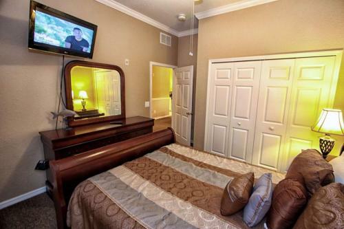 Lovely 3 Bedroom 2 Bath Condo With Lake View