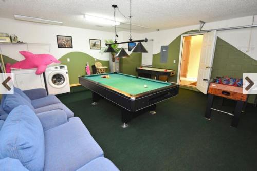 Emerald Island 5 Bedroom 3 Bath Pool Home