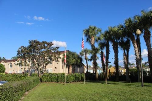 Peaceful 2 Bedroom 2 Bath Townhome In Mango Key
