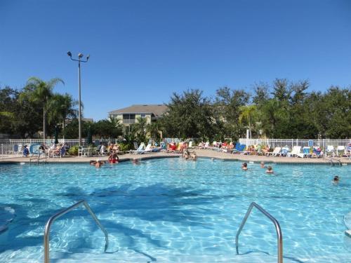 Lovely 4 Bedroom 3 Bath Pool Home In Gated Resort