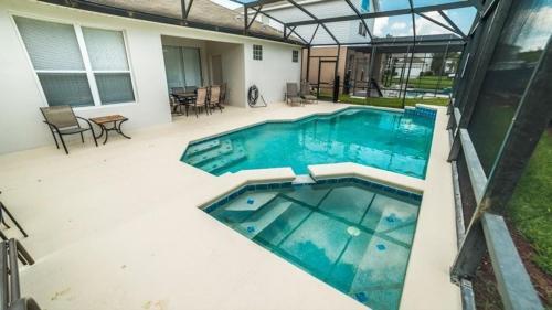 Lovely 4 Bedroom 3 Bath Pool Home In Gated Resort
