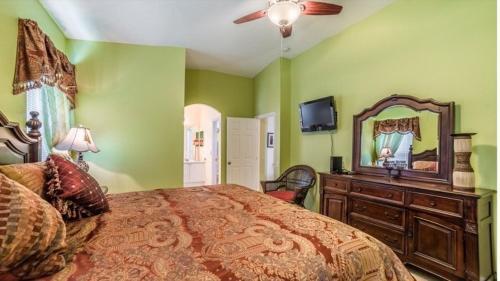 Lovely 4 Bedroom 3 Bath Pool Home In Gated Resort