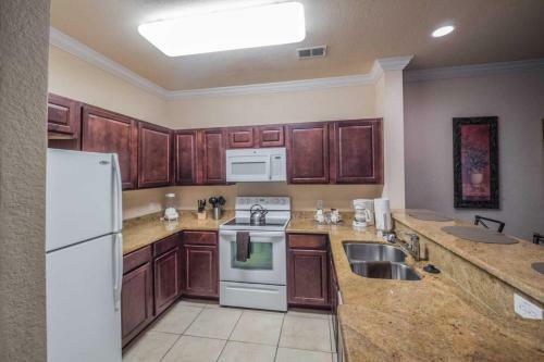 Beautiful Tuscana Resort 3 Bedroom 2 Bath Condo